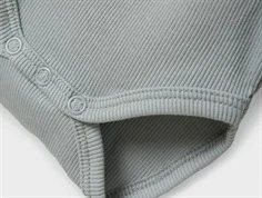 Name It body quarry blå rib med knapper til baby